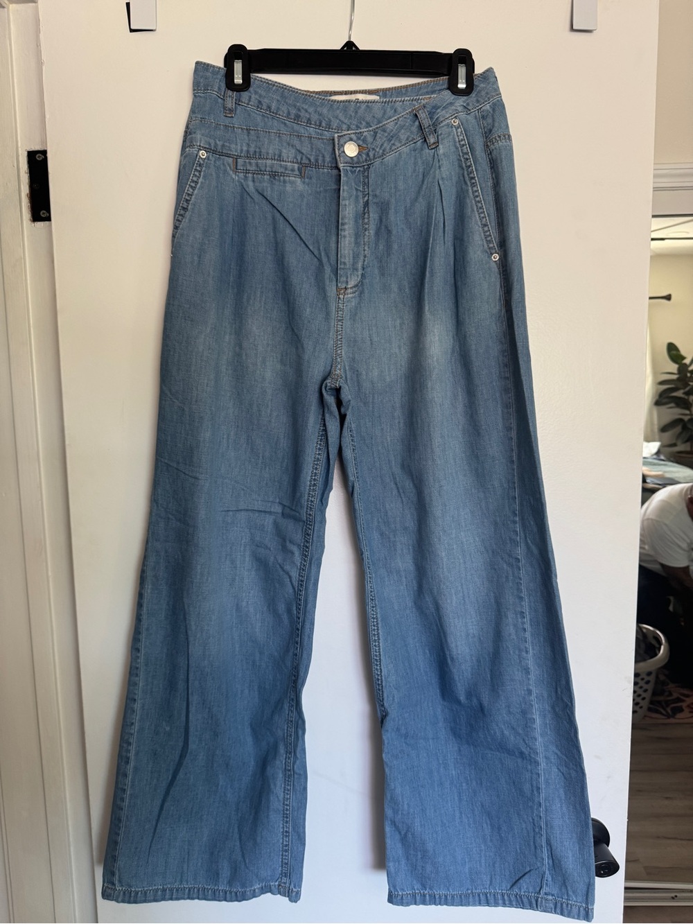 Light Blue Wide-Leg Denim Jeans by Montview